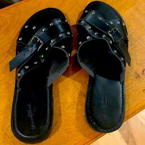 Universal Thread Sandals